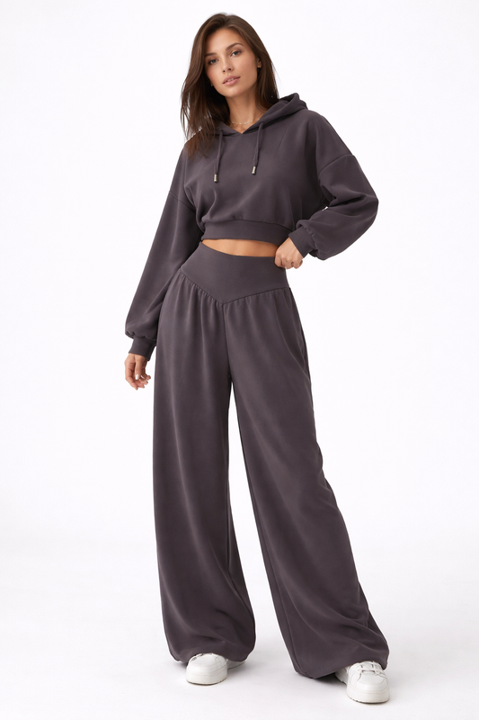 Conjunto Polerón Crop + Pantalón Oversize