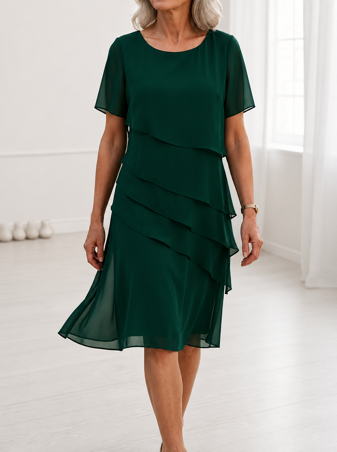 Vestido Midi de Capas Elegantes
