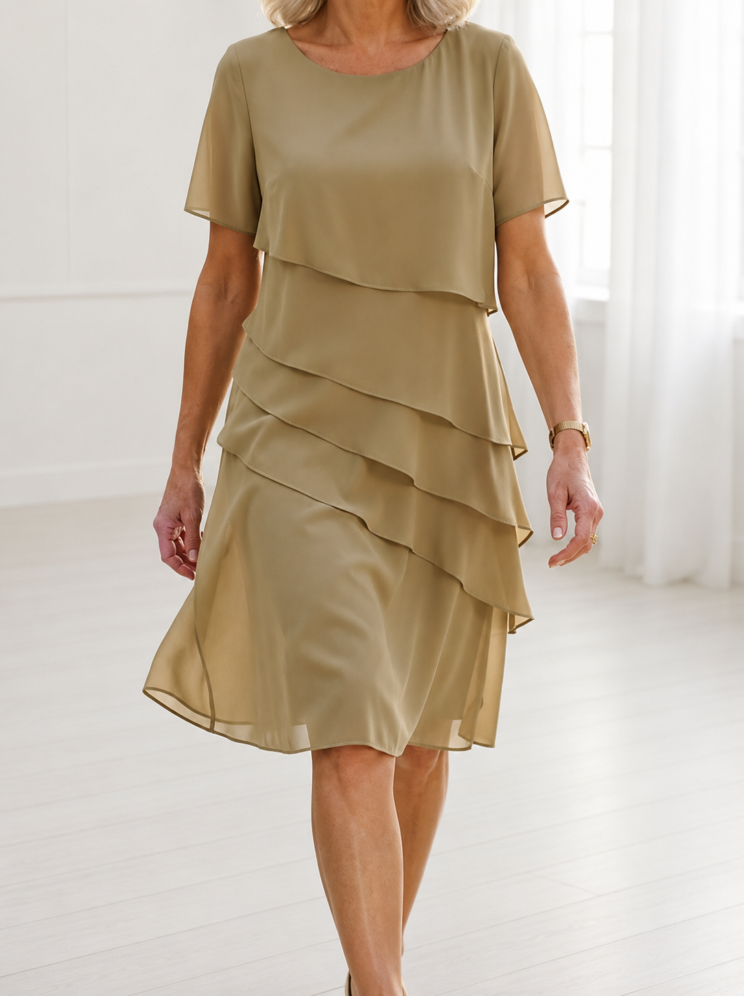 Vestido Midi de Capas Elegantes