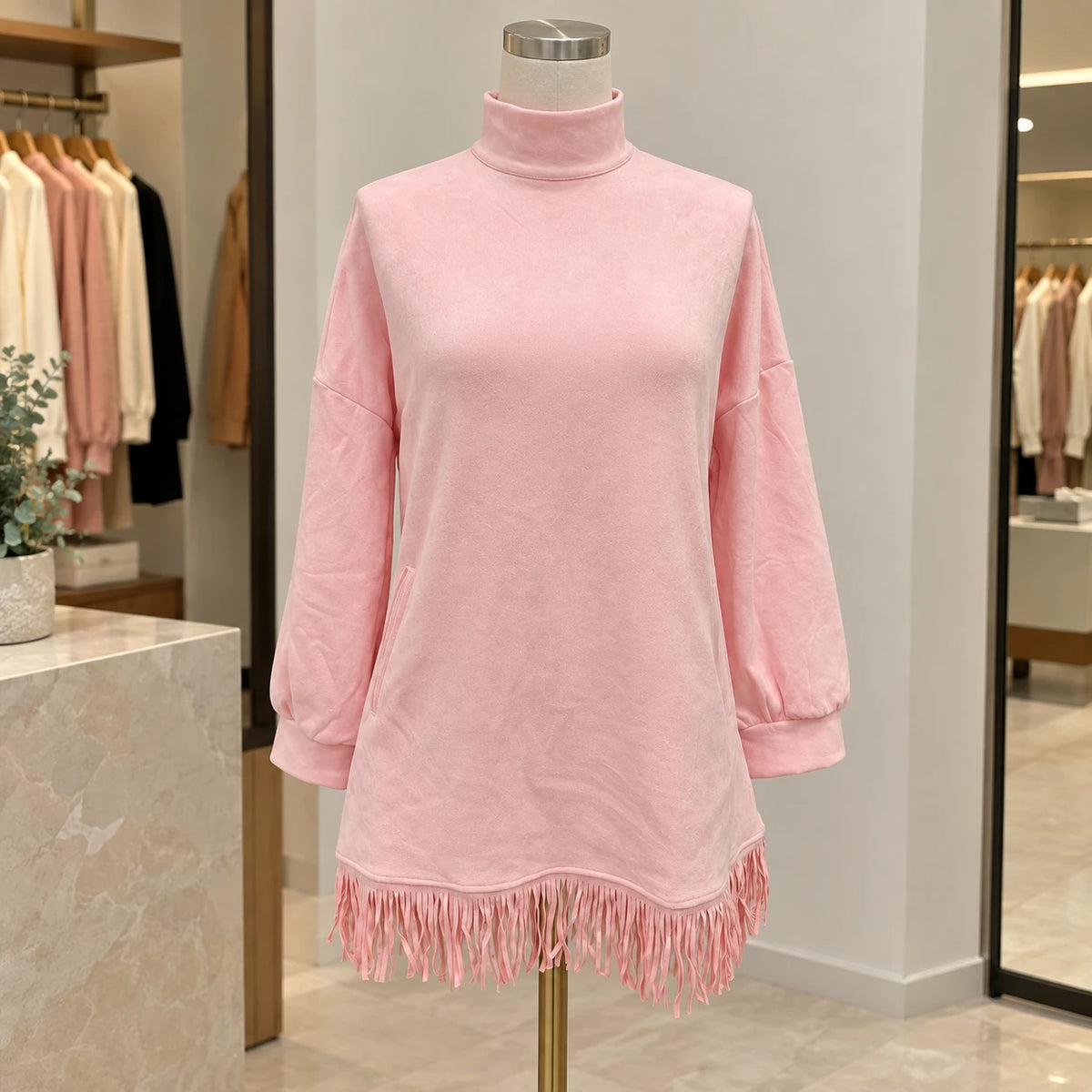 Renata™ | Minivestido de Gamuza con Flecos y Cuello Alto